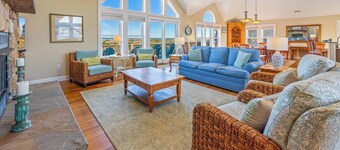 Premier Oceanfront Home w / Pool, bain à remous, salle de jeux, linge de maison, Netflix, Dog-Friendly
