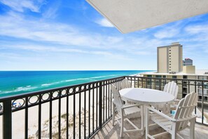 Outdoor dining - Direct Gulf & Beach Front-Amazing View-Pool-Balcony (Gulf Shores)