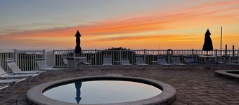 5 Star Beachfront Condo 3 BED 2 BATH 1st FLOOR NONDRIVING BEACH