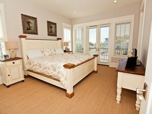 6 Schlafzimmer, Zimmersafe, Schreibtisch, Bügeleisen/Bügelbrett