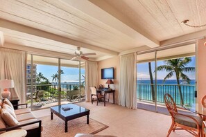TV - Unbeatable Location Ocean Front 1BD/2BA (Lahaina)