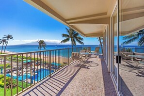 Outdoor dining - Unbeatable Location Ocean Front 1BD/2BA (Lahaina)
