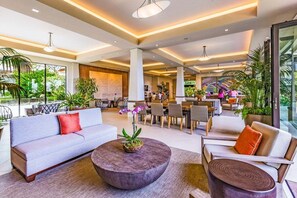 Interior - Unbeatable Location Ocean Front 1BD/2BA (Lahaina)