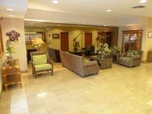 Lobby - Beach Front Studio With Spectacular Ocean Views (Honolulu)