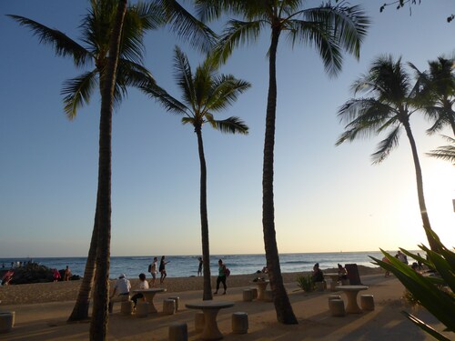 Beach Front Studio With Spectacular Ocean Views