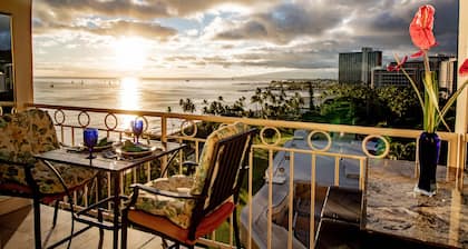 Beach Front Studio With Spectacular Ocean Views