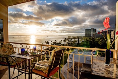 Beach Front Studio With Spectacular Ocean Views
