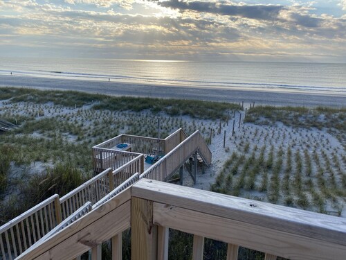 Amazing Single-Family Oceanfront Vacation Home