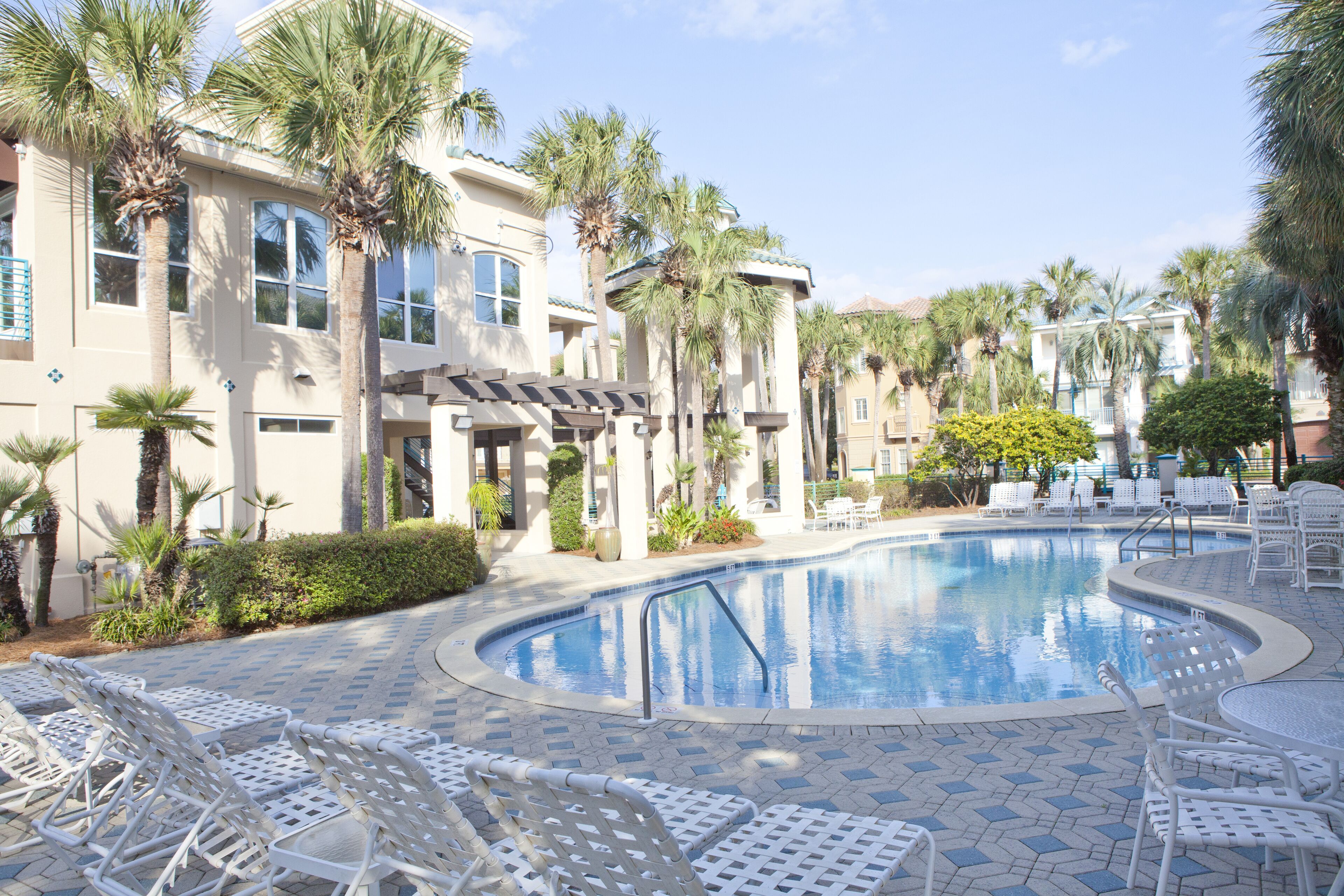 Een verwarmd zwembad