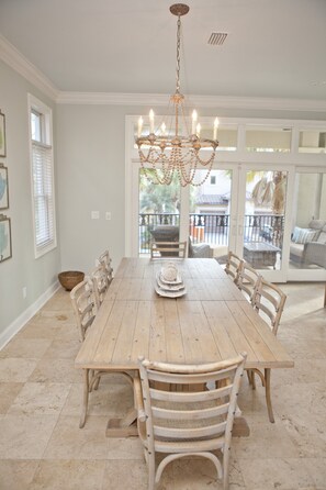 Dining - 5 Bed, 5.5 Bath. One row back from Beach! Sleeps 14. Gated community. (Destin)