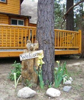 Exterior detail - Cozy Log Cabin, 3+2, Game Room, Coffee Bar, Spa, View, Close to Ski, Lake & Golf (Big Bear Lake)