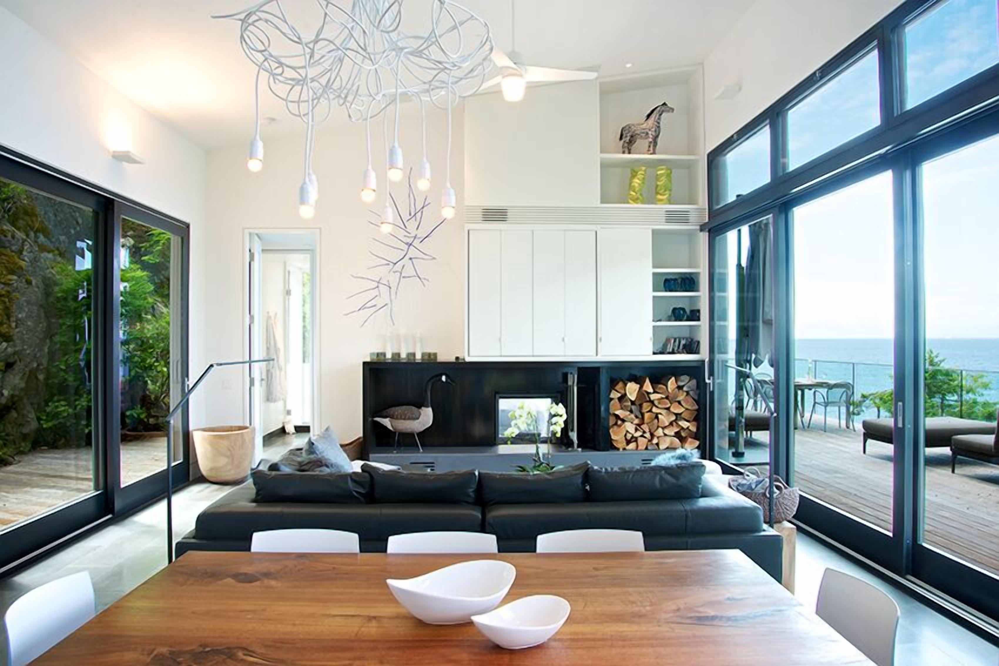 Bowen Island Boutique Beach House with Private Beach & Mooring