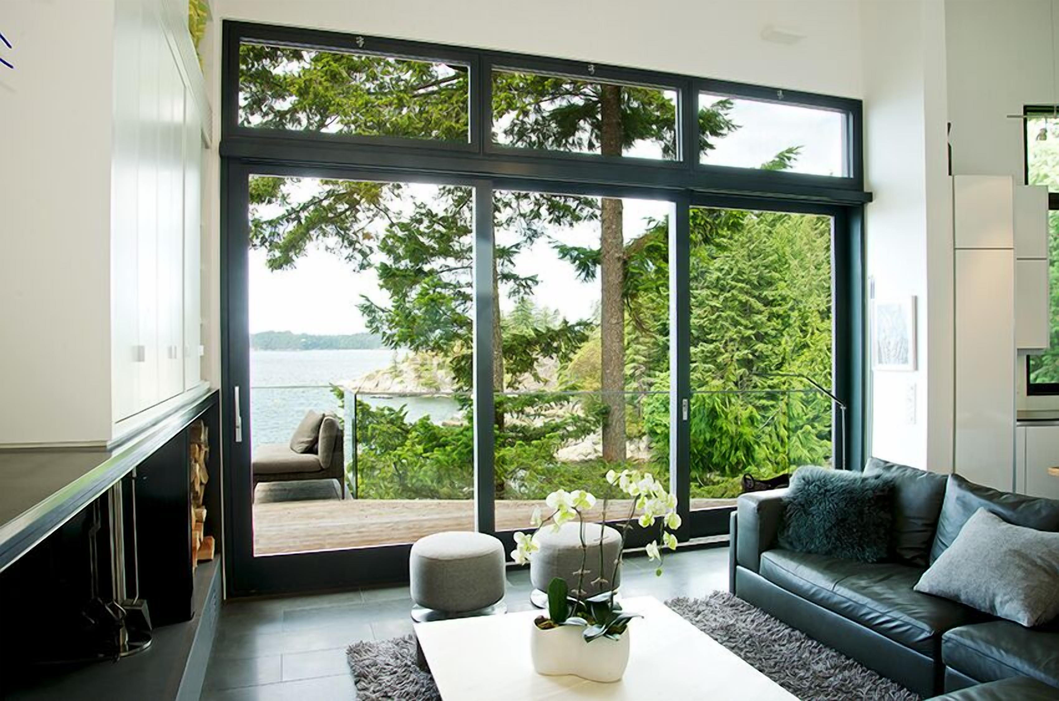 Bowen Island Boutique Beach House with Private Beach & Mooring