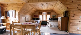 Michaywe Log Home, Perfect For Large Groups