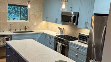 KylskÄp, mikrovÄgsugn, ugn och spishÀll