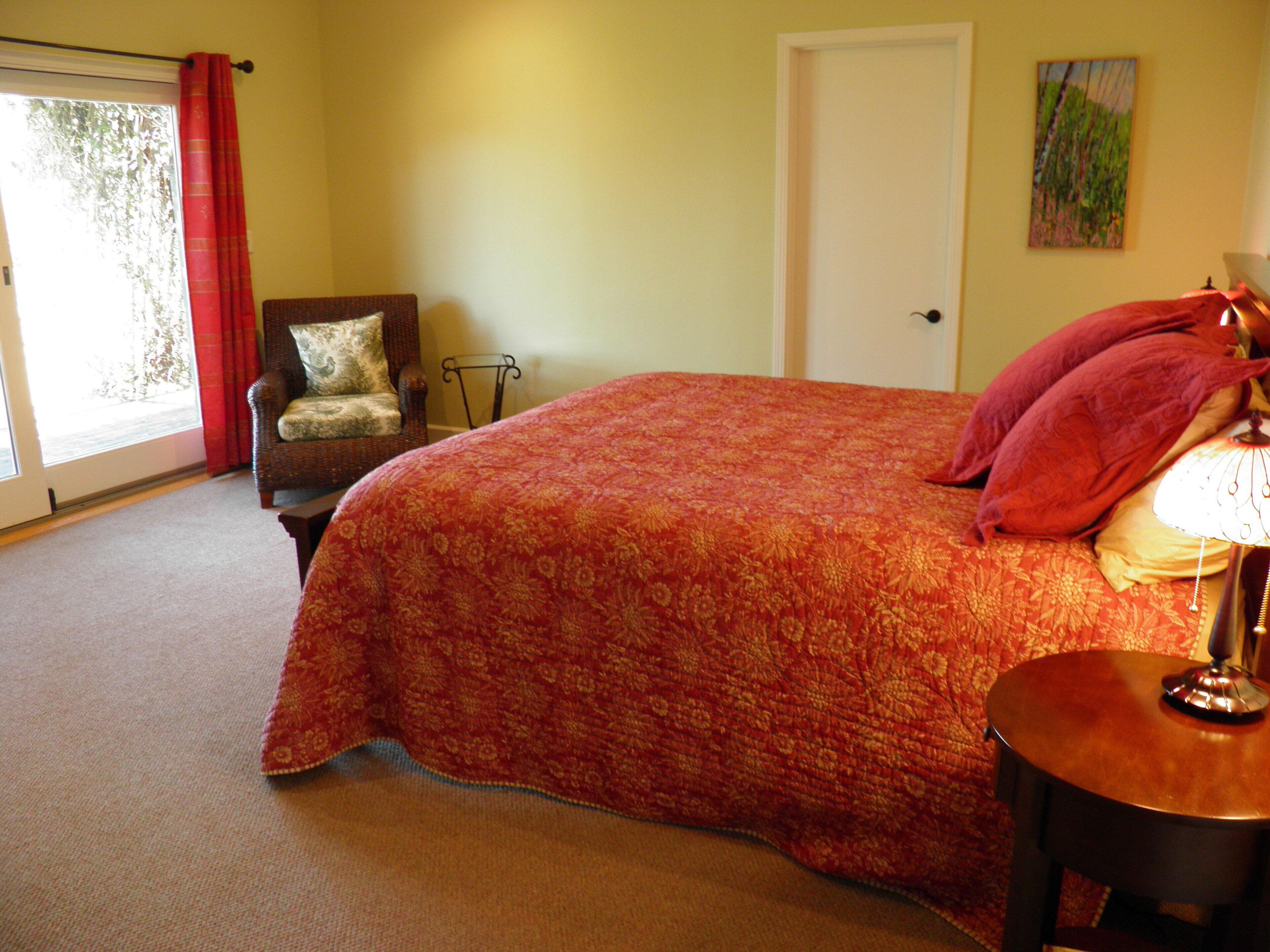Vineyard FarmStay w/ Heated Pool from May-Oct.