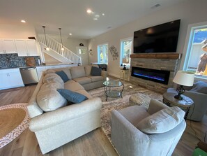 Smart TV, fireplace, books - Sleeping Bear Cub Cottages - Two houses directly on Little Traverse Lake! (Maple City)