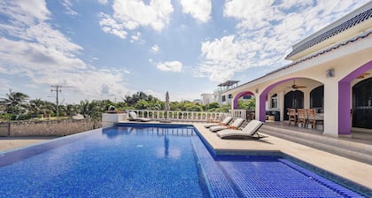 Casa De Jaguar, Most Photographed Home on the Island