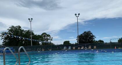 Bienvenue dans un paradis caché! PrÚs de la piscine, des plages, des magasins et du parc Riverside!