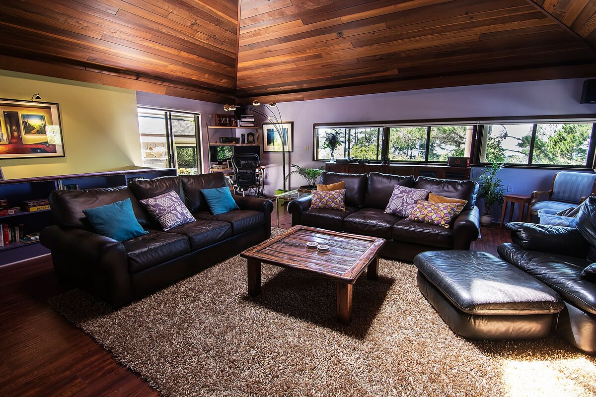 Photo 17 of Super Fun and Fabulous Home: Outdoor Fireplace, Jacuzzi, Ocean Views, Beach