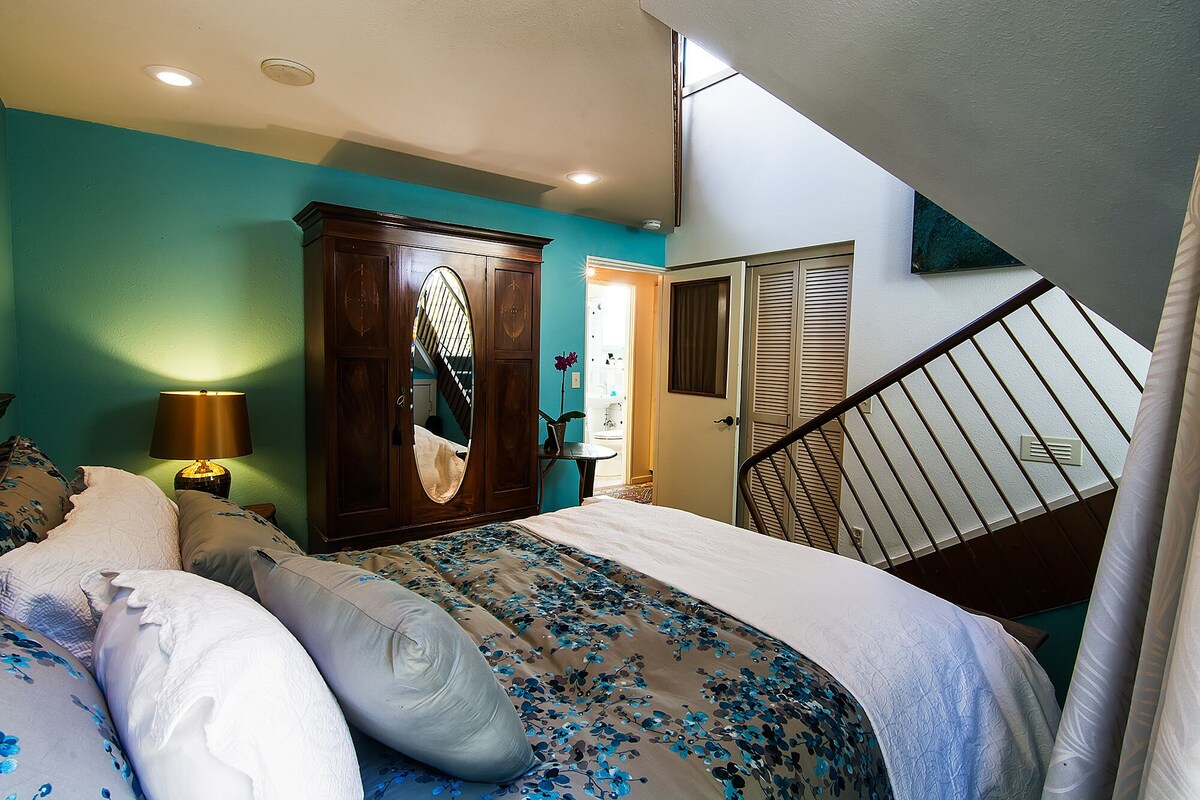 Photo 6 of Super Fun and Fabulous Home: Outdoor Fireplace, Jacuzzi, Ocean Views, Beach