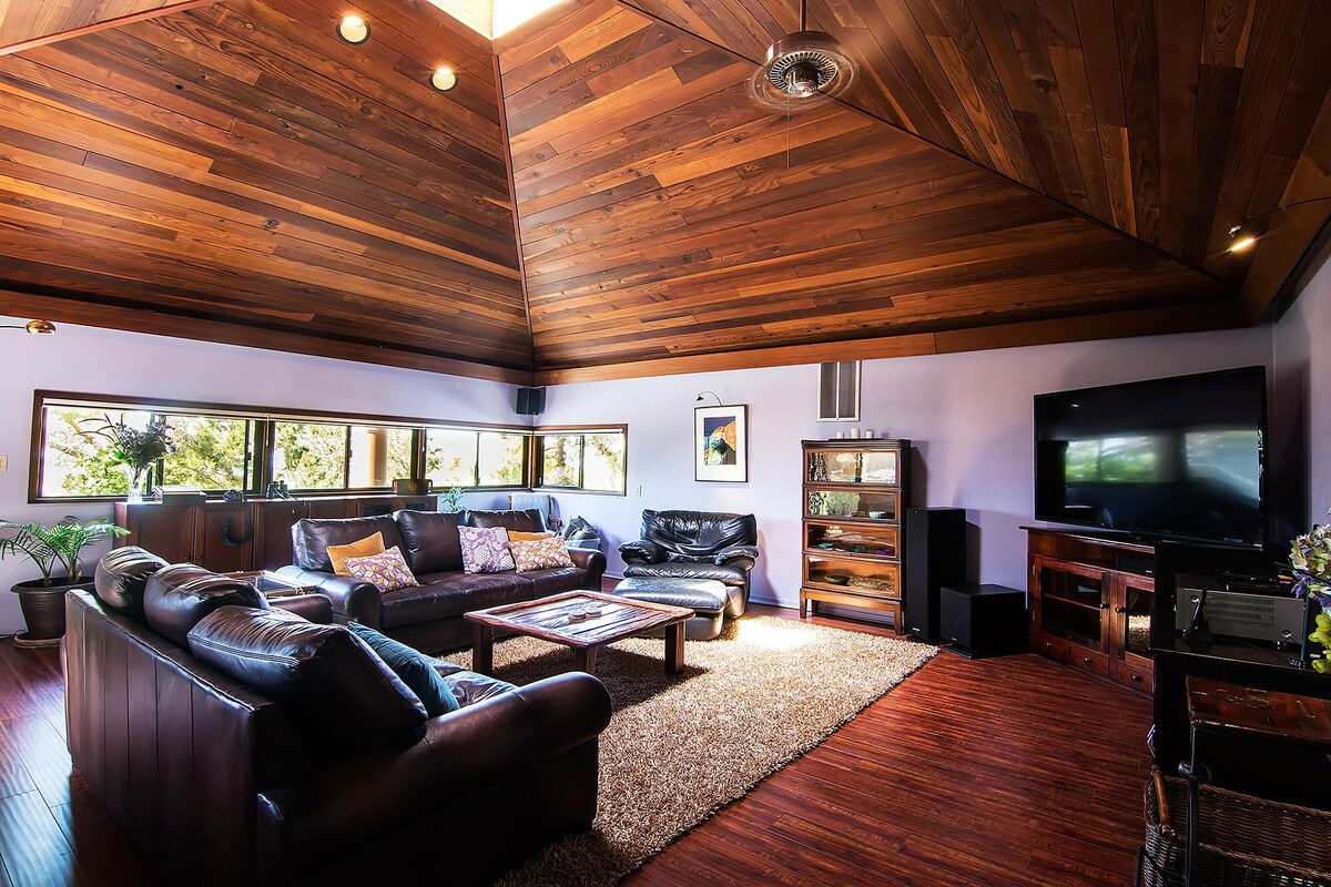 Photo 2 of Super Fun and Fabulous Home: Outdoor Fireplace, Jacuzzi, Ocean Views, Beach