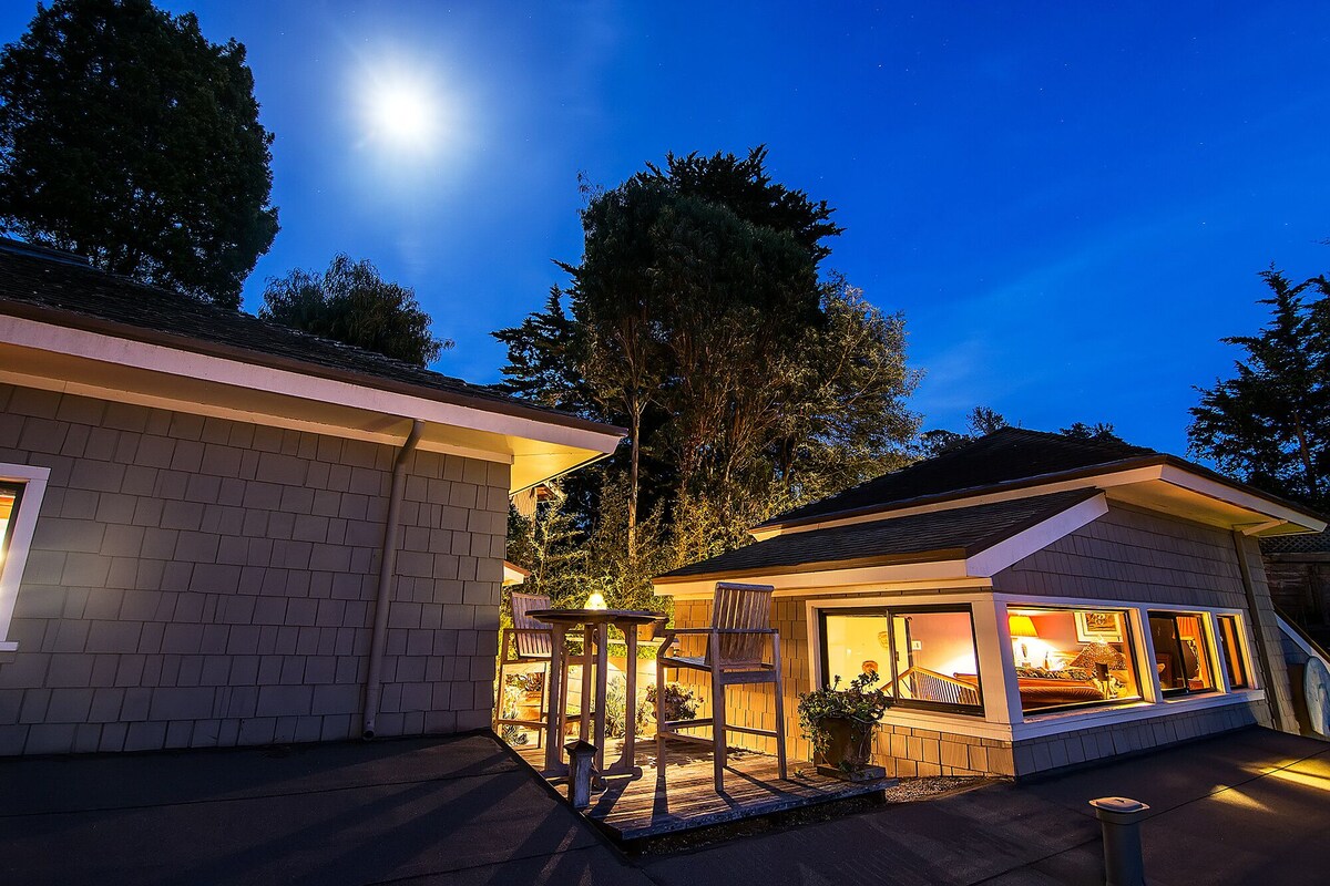 Photo 19 of Super Fun and Fabulous Home: Outdoor Fireplace, Jacuzzi, Ocean Views, Beach