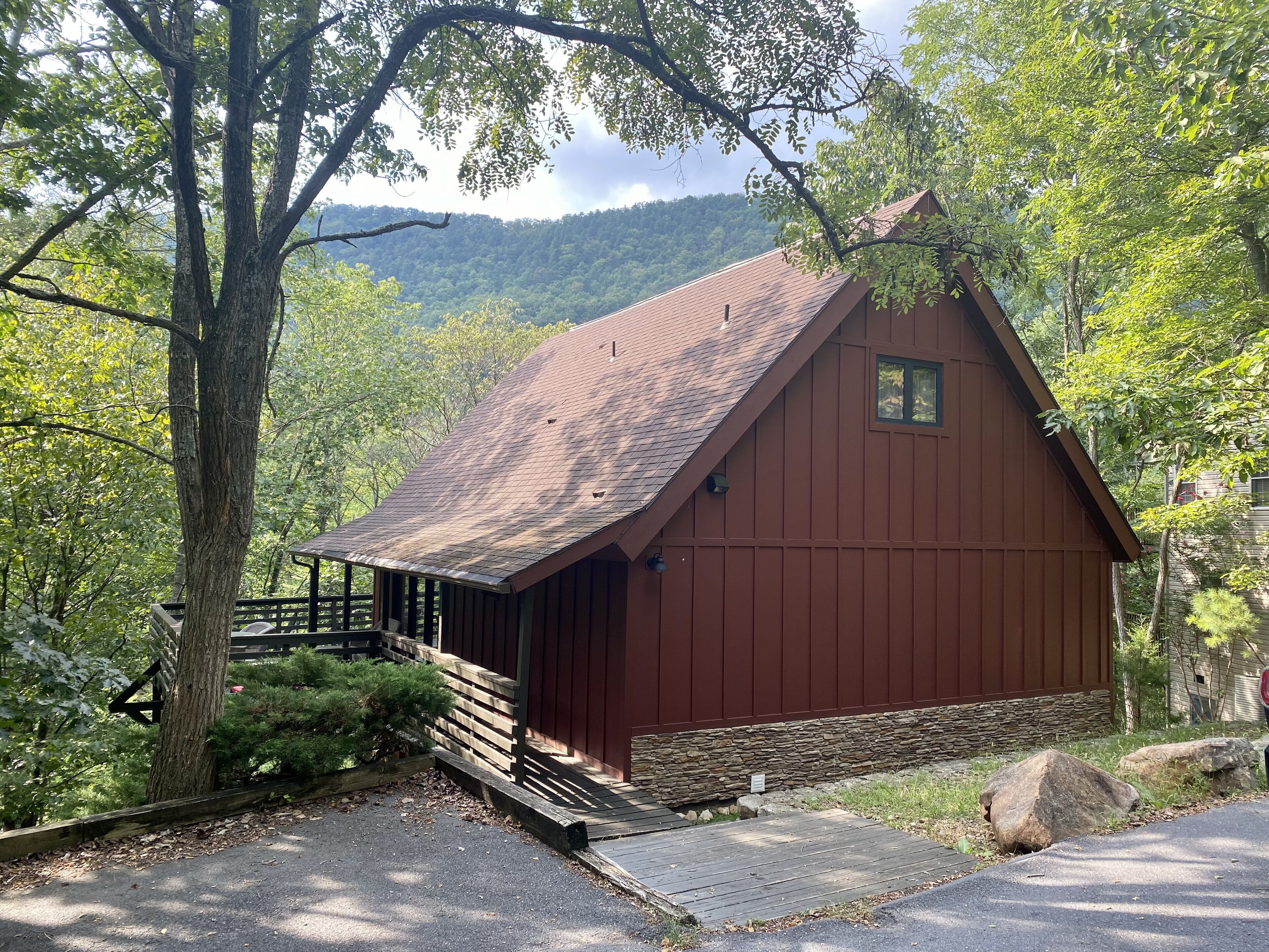 MASSANUTTEN FOR KIDS - Upper Mountain with Playroom and Views of the Slopes!