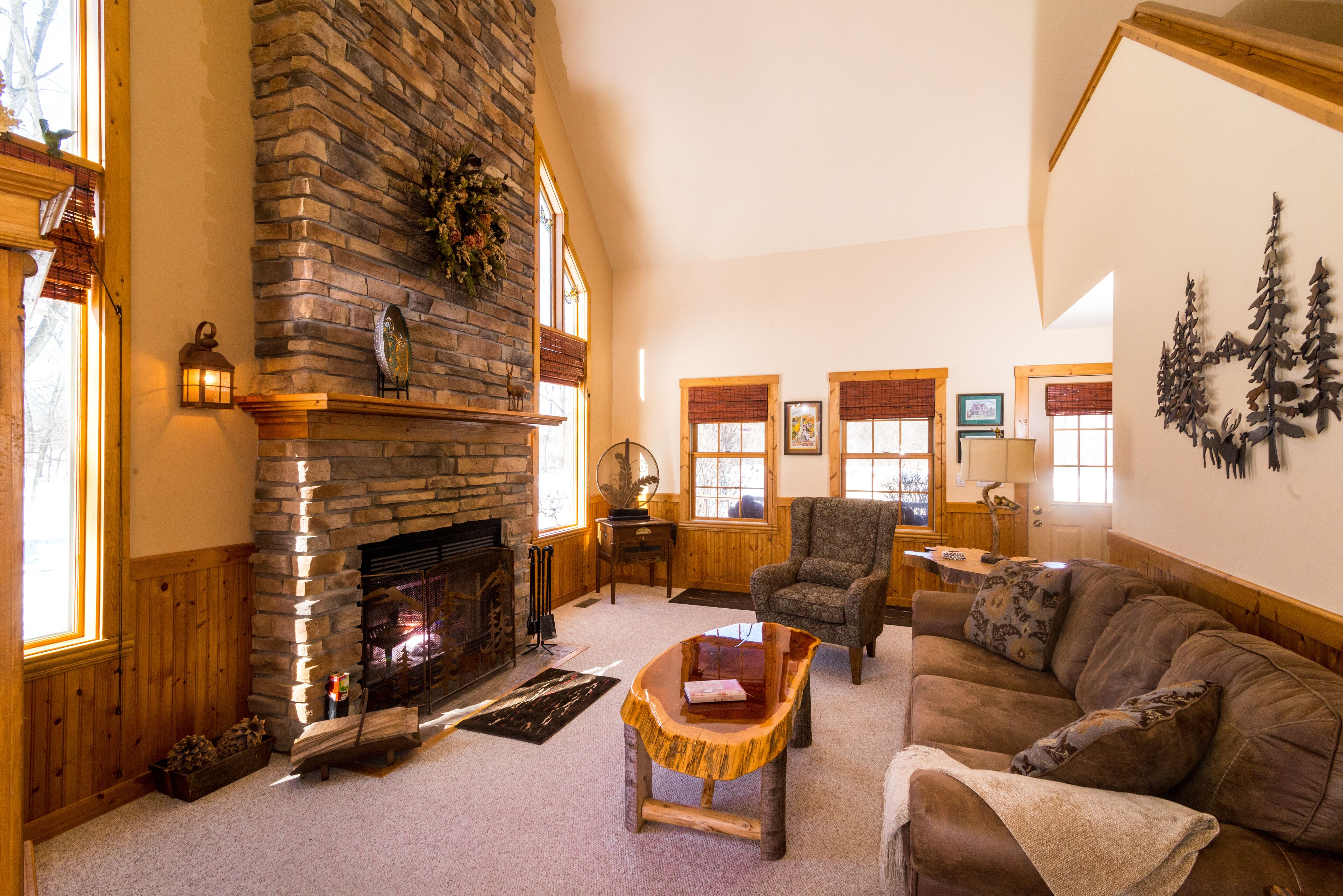 Charming 3BR / 3BA With Hot Tub, Fireplace & Pool Table