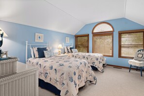 3 bedrooms, iron/ironing board, free WiFi, bed sheets - Cottage centrally located on island. Screened in porch with nature views and 2 golf carts (Bald Head Island)