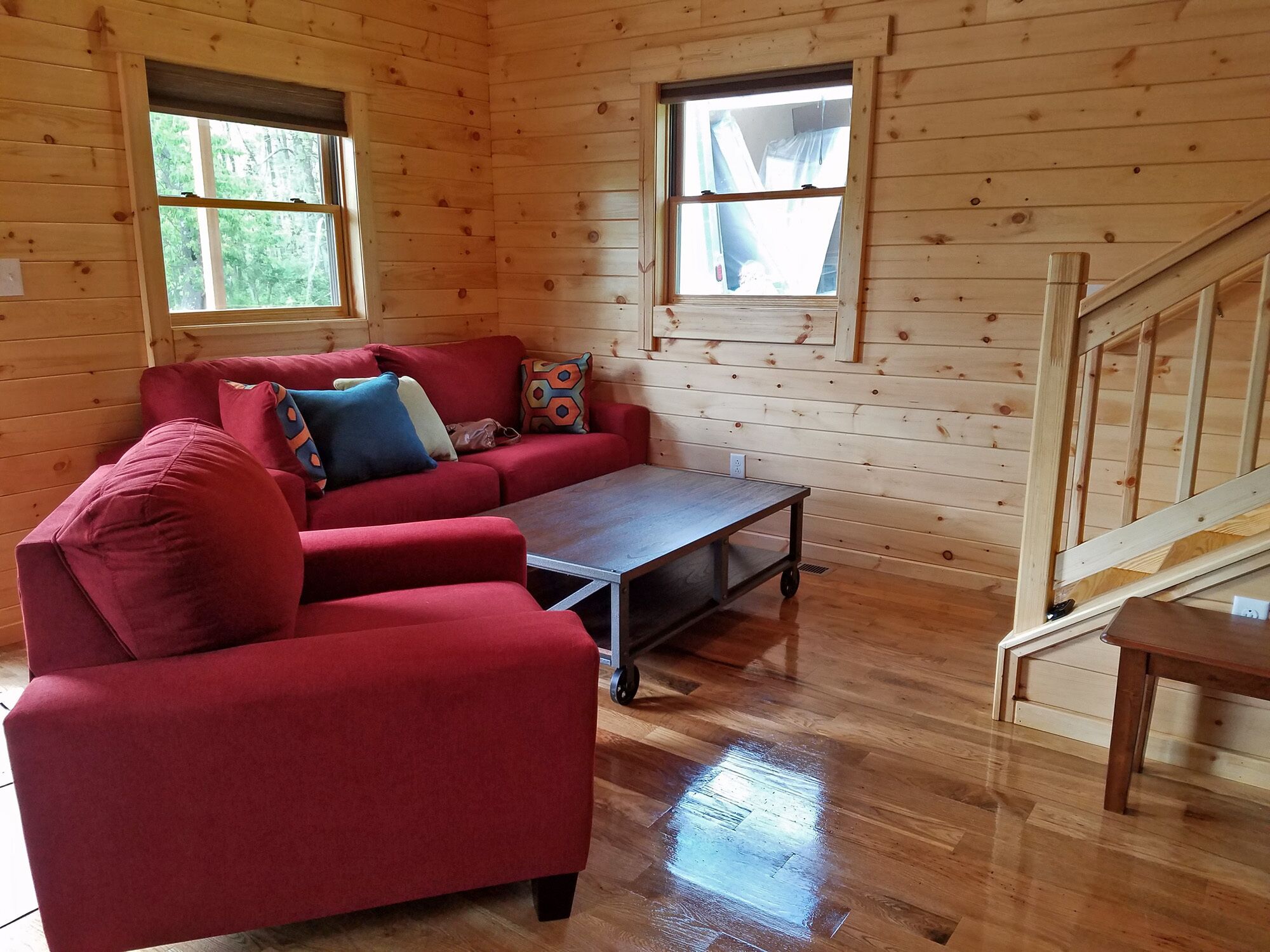 NEW Log Cabin by the River! Perfect Relaxing Retreat-Views & hot tub!