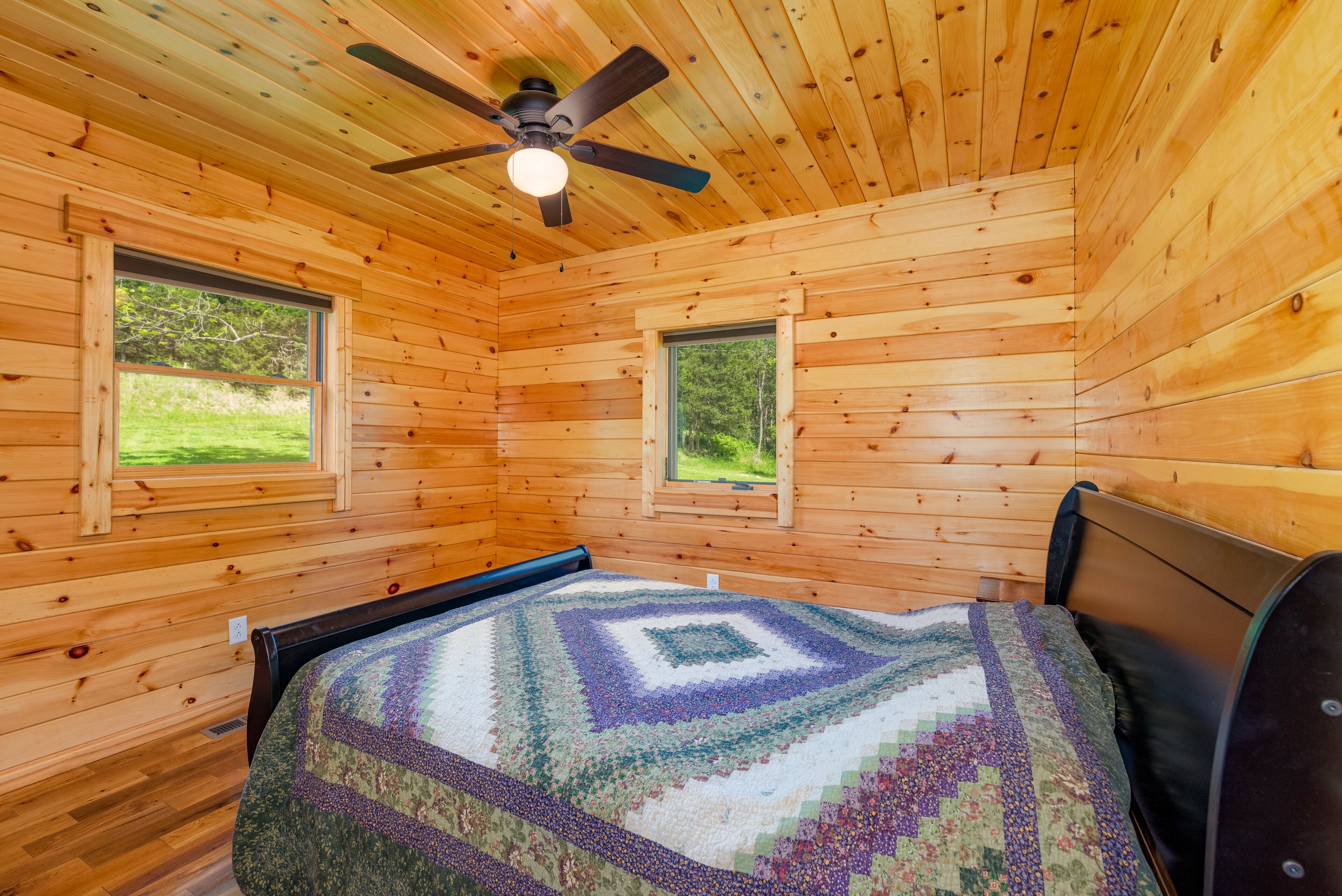 queen bedroom
