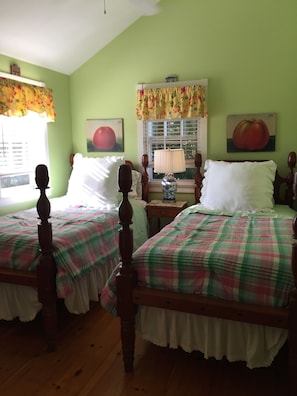 5 bedrooms, desk, iron/ironing board, free WiFi