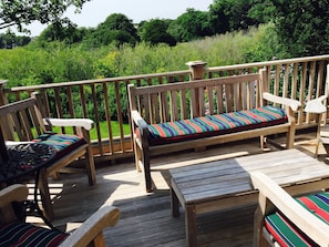  The sunny😎 elevated deck overlooking the 5 Acre Lily Pond in Town