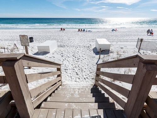 Nautilus, Unit 2608, Sleeps 6, Amazing views! Beach service March to October.