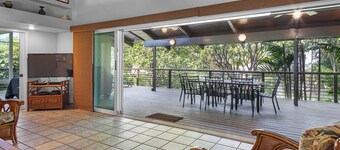 Entire home in Kihei within walking distance to beaches, shopping and dining!