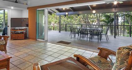 Entire home in Kihei within walking distance to beaches, shopping and dining!