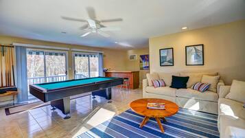 智能电视、壁炉、DVD 播放器、立体声音响