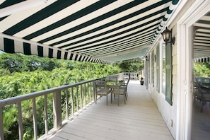 Outdoor dining - Beautifully Maintained, Private & Spacious Southampton Retreat,  Sleeps 15 (Water Mill)