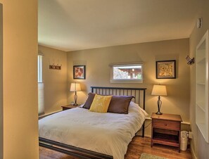 2 bedrooms, iron/ironing board, travel cot, free WiFi
