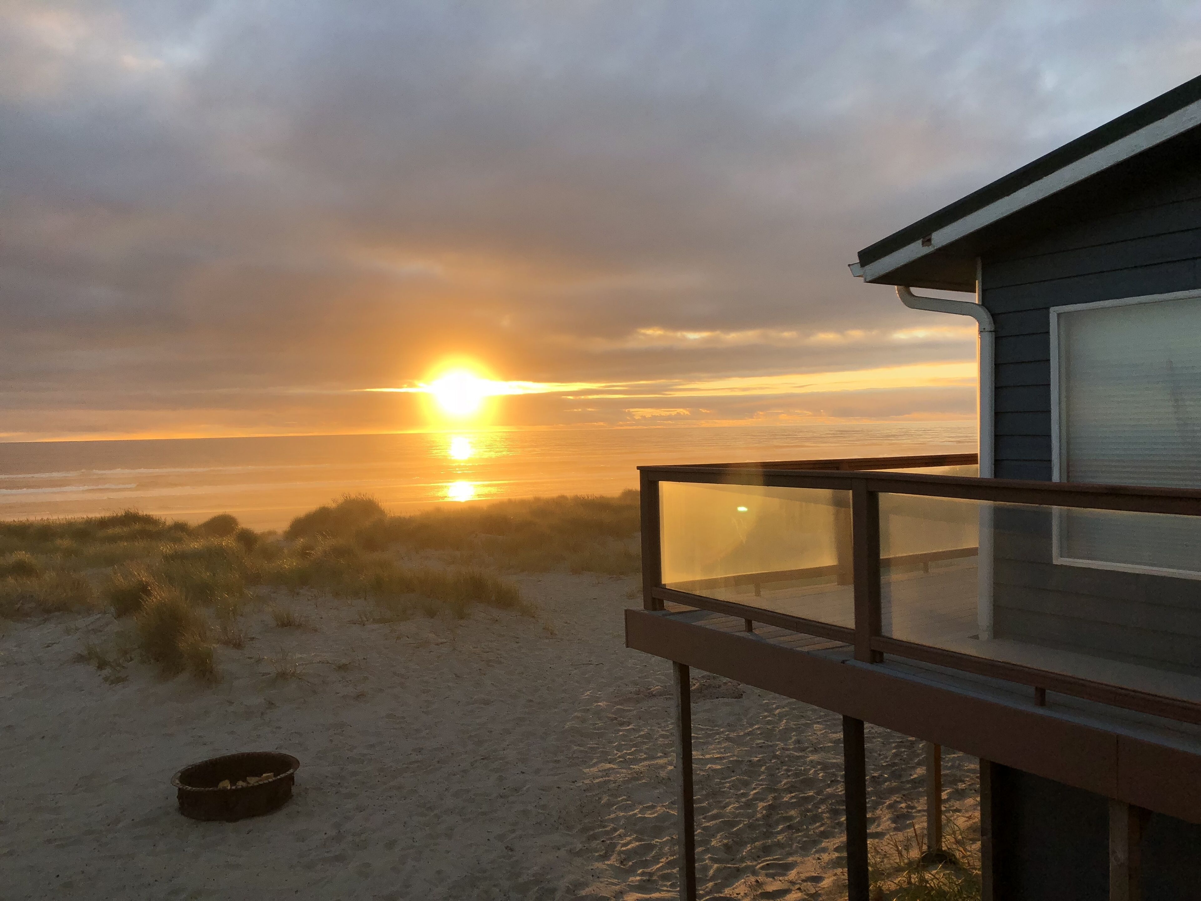 BEACHFRONT,  AWESOME VIEWS & EASY BEACH ACCESS. 5 bedrooms, 4 baths. 2 Kitchens.