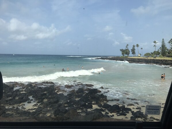 Beach nearby, sun-loungers, beach towels
