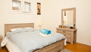 1 habitación, tabla de planchar con plancha, wifi y ropa de cama