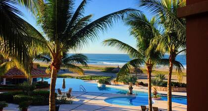 Condominio de 2 dormitorios en la playa del Pacífico y campo de golf