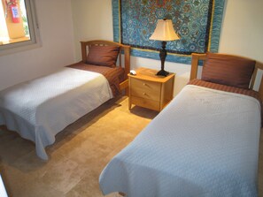 2 quartos, ferros/tábuas de passar roupa, Wi-Fi, roupa de cama