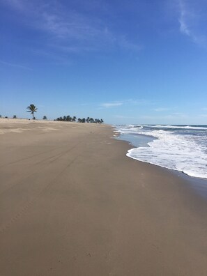 Private beach - 2 BR condo nestled between Pacific Ocean beach and golf course    (Mazatlan)