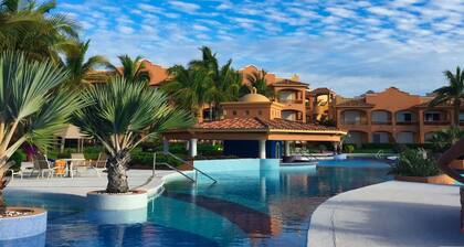 2 BR condo nestled between Pacific Ocean beach and golf course