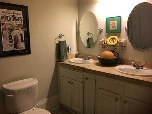 Sèche-cheveux, serviettes fournies