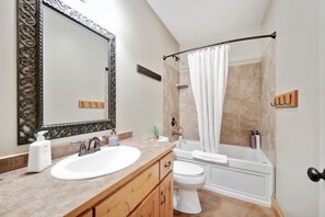 Haartrockner, Handtücher, Shampoo