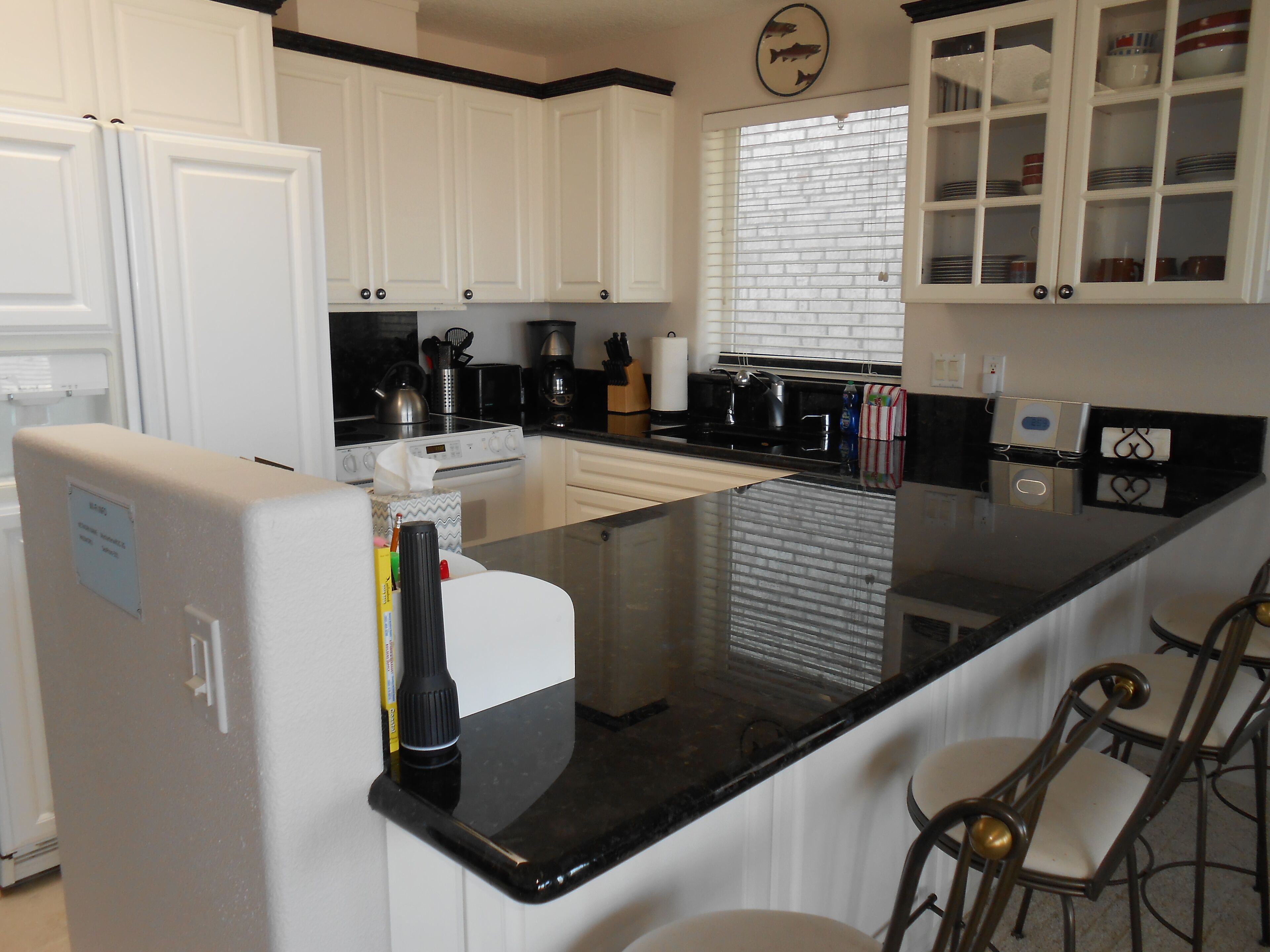 Oceanfront Top Floor SW Corner Unit - 2bd 2 bath - Location & View